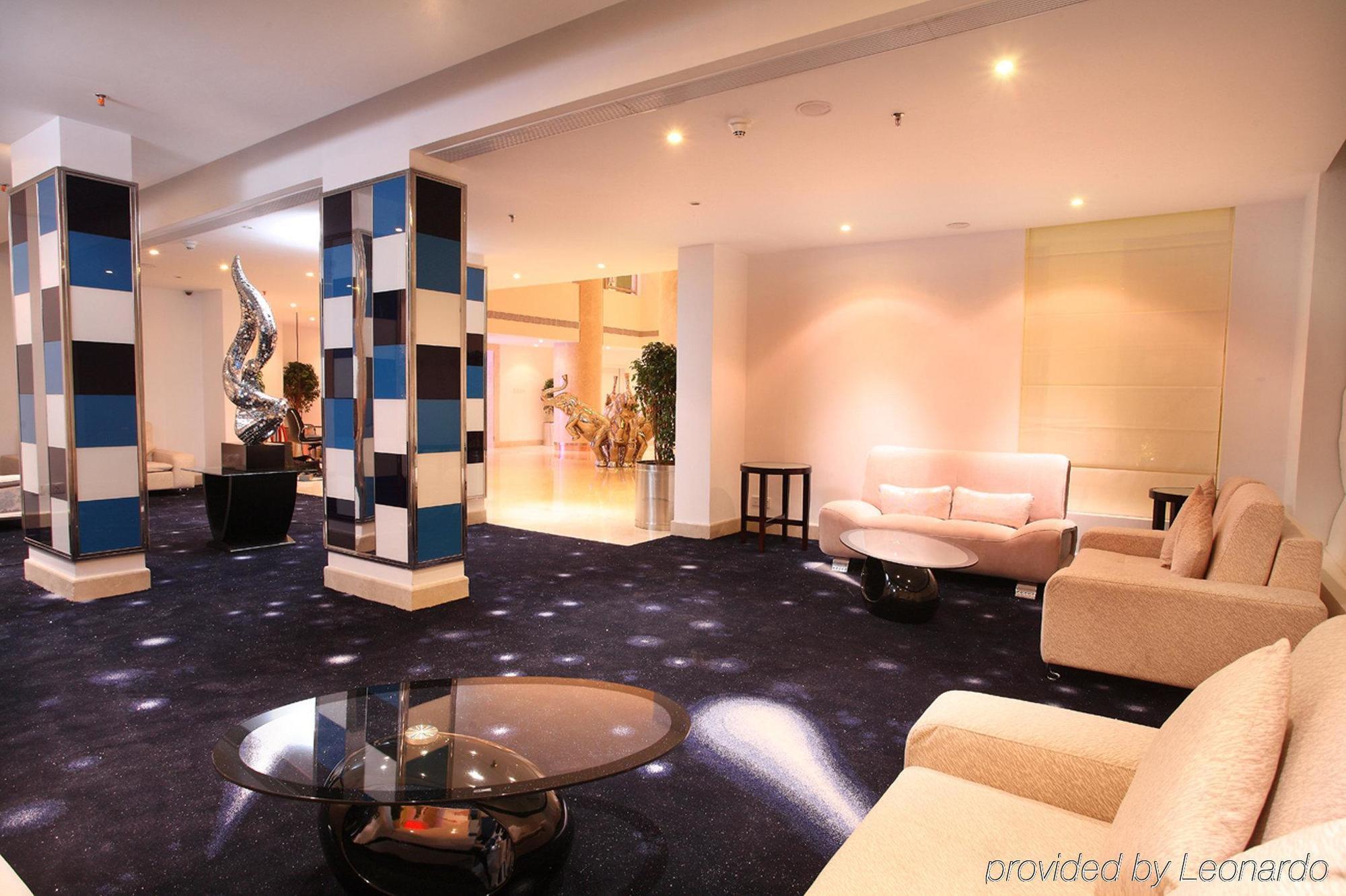 Hotel Radisson Blu Kochi Interior foto The lobby of the hotel