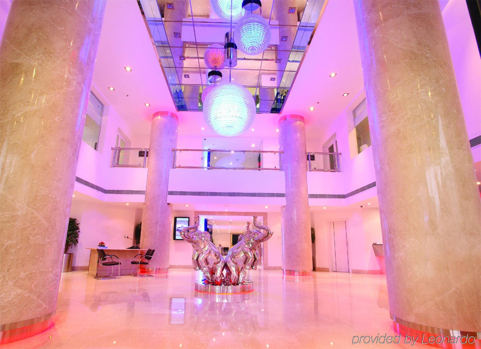 Hotel Radisson Blu Kochi Interior foto The lobby of the hotel