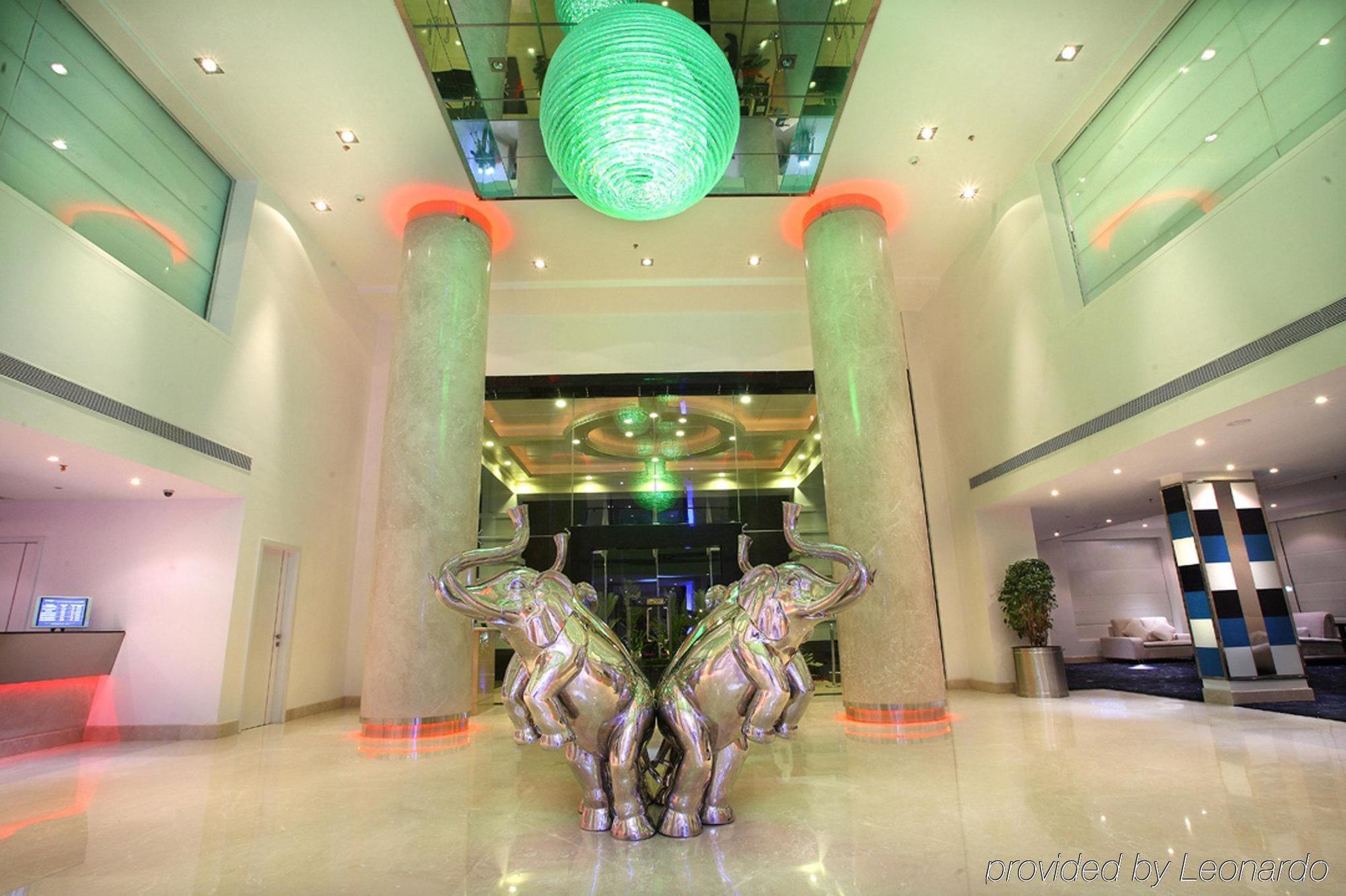 Hotel Radisson Blu Kochi Interior foto The lobby of the hotel
