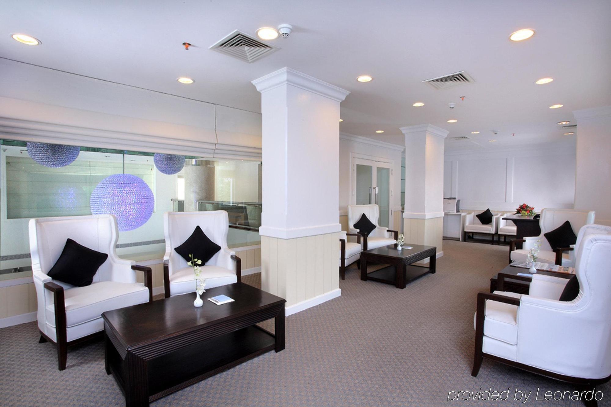 Hotel Radisson Blu Kochi Interior foto The VIP lounge at Tan Son Nhat International Airport