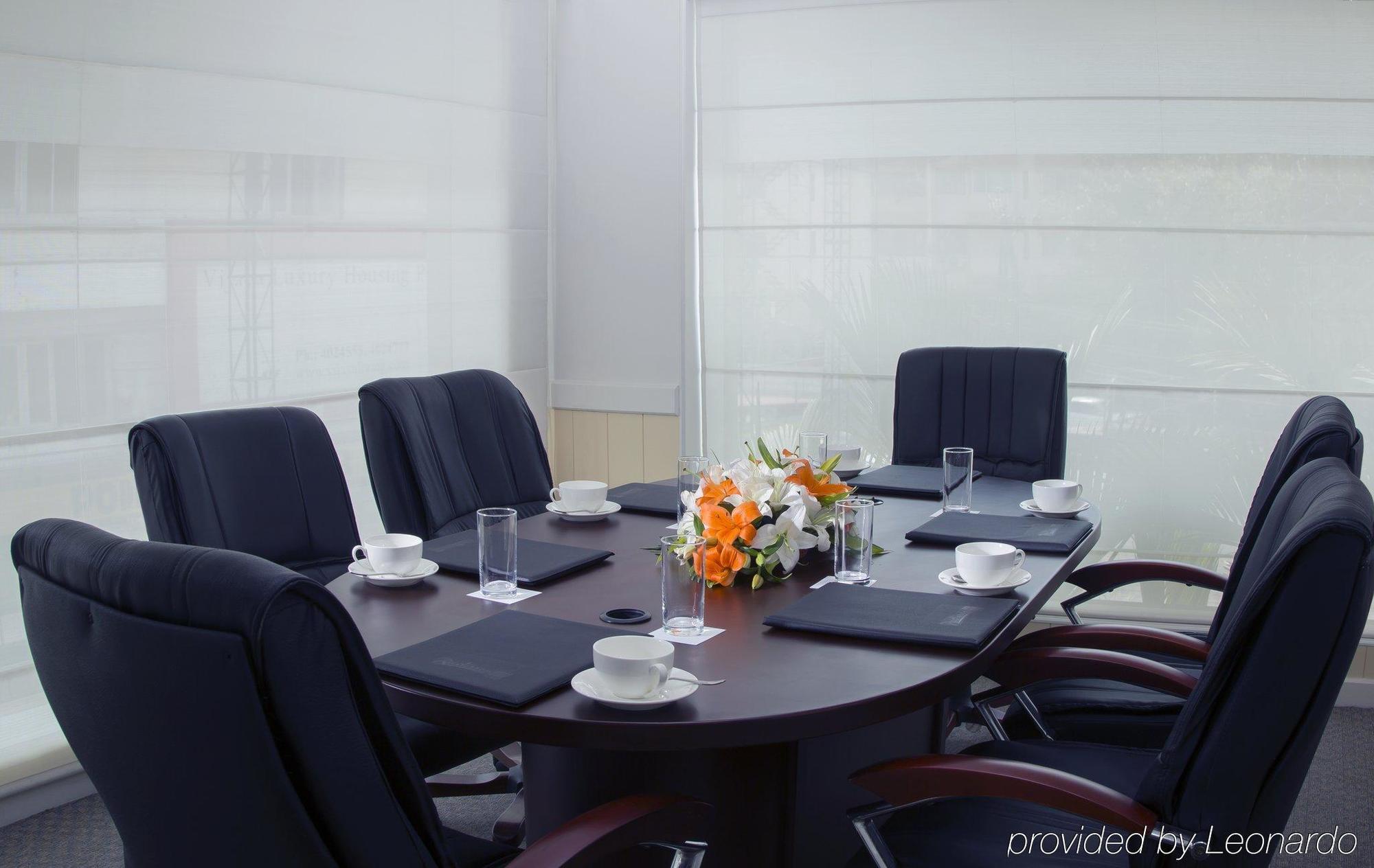 Hotel Radisson Blu Kochi Exterior foto Boardroom