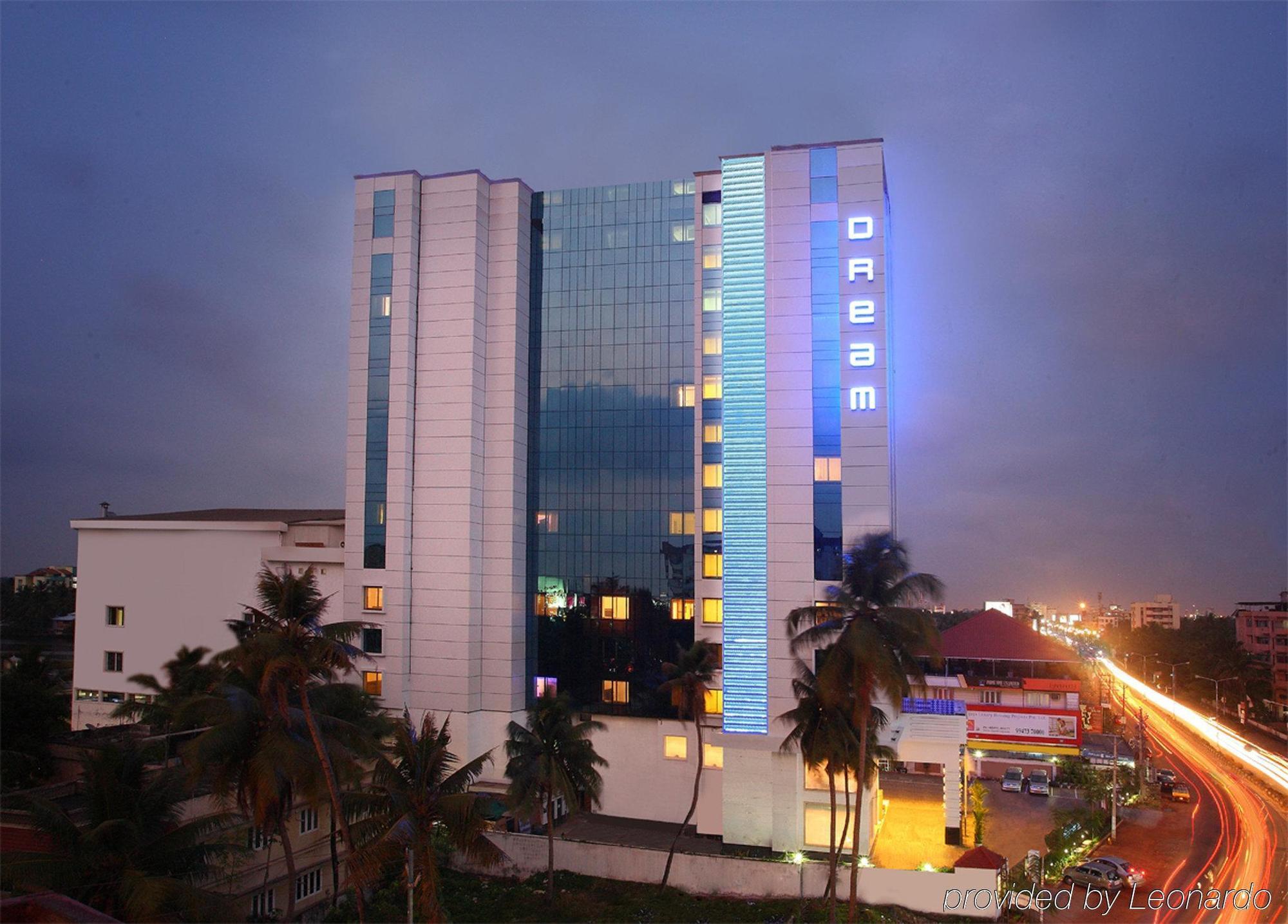 Hotel Radisson Blu Kochi Exterior foto