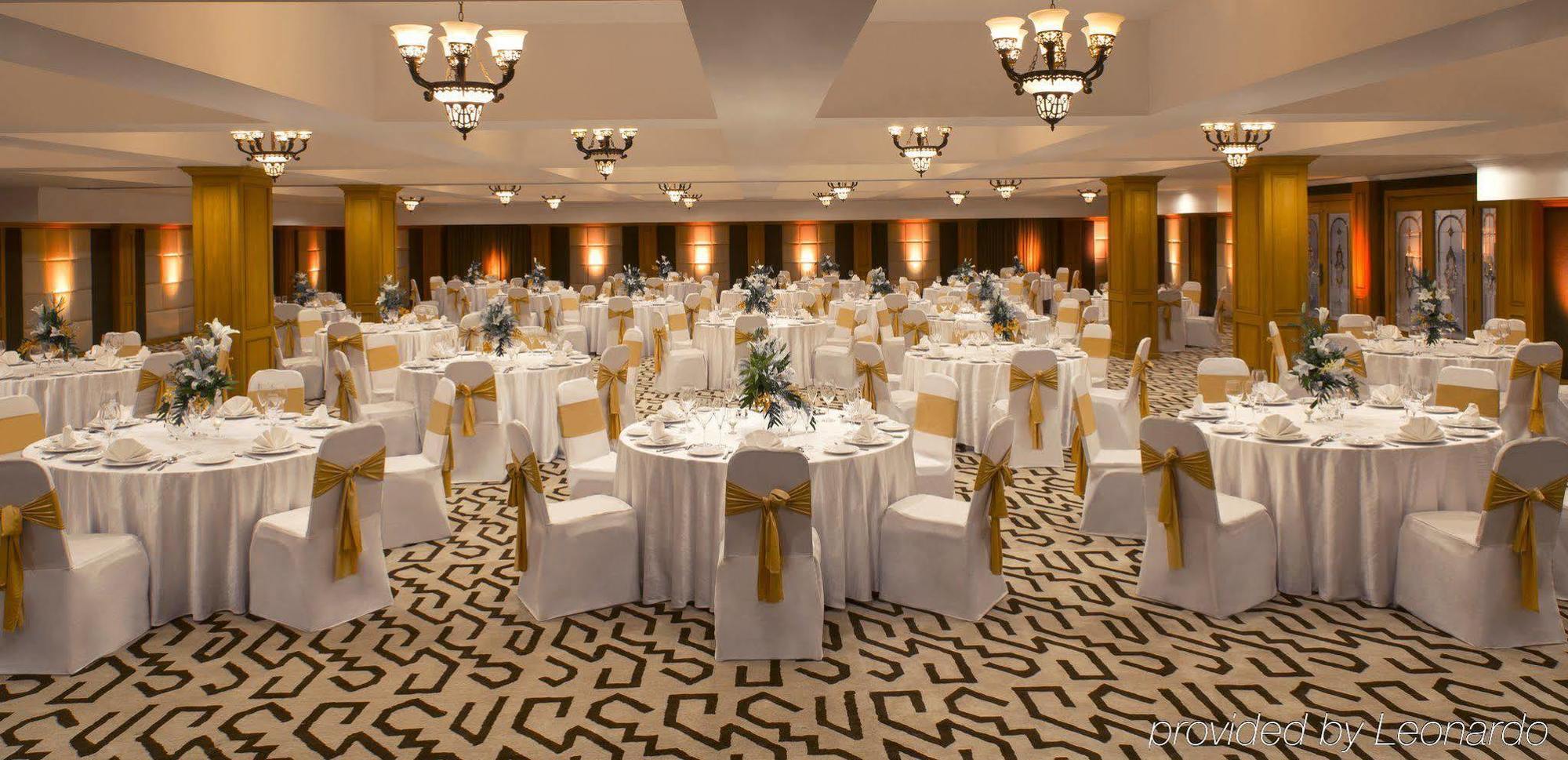 Hotel Radisson Blu Kochi Exterior foto The ballroom
