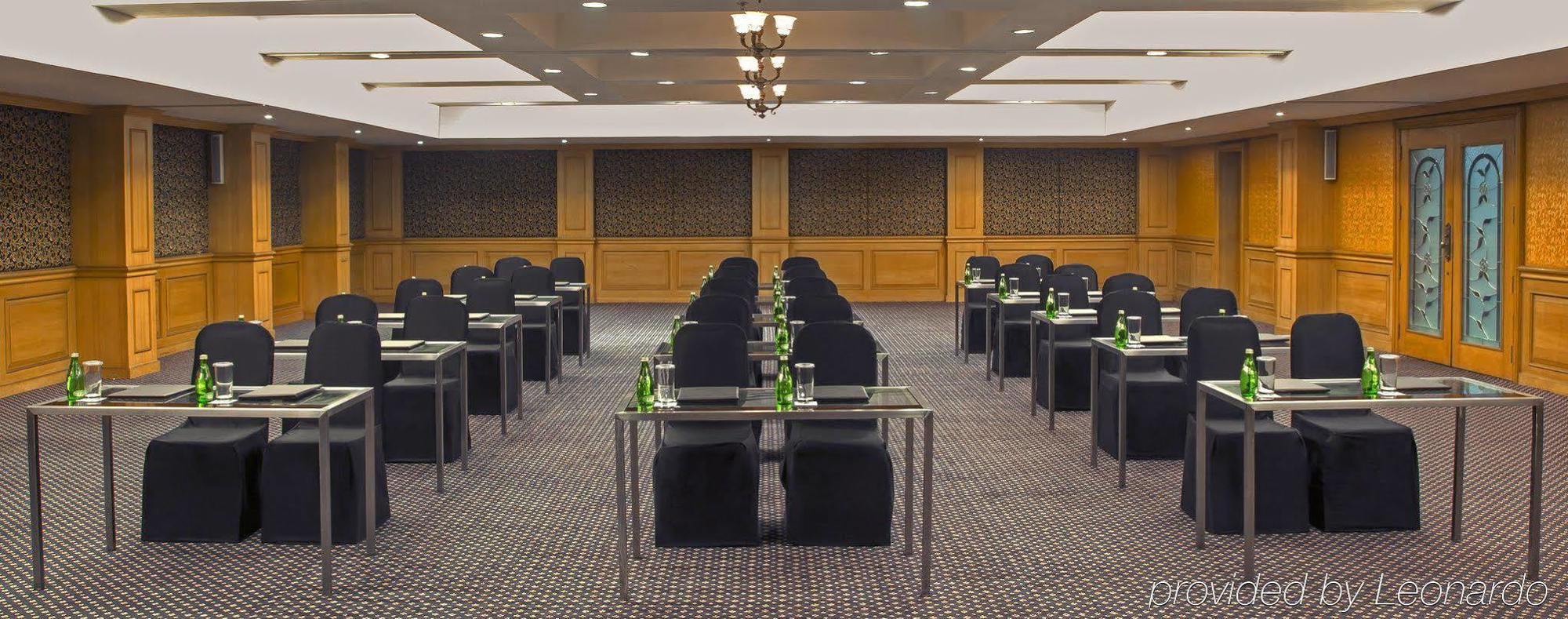 Hotel Radisson Blu Kochi Exterior foto Meeting room