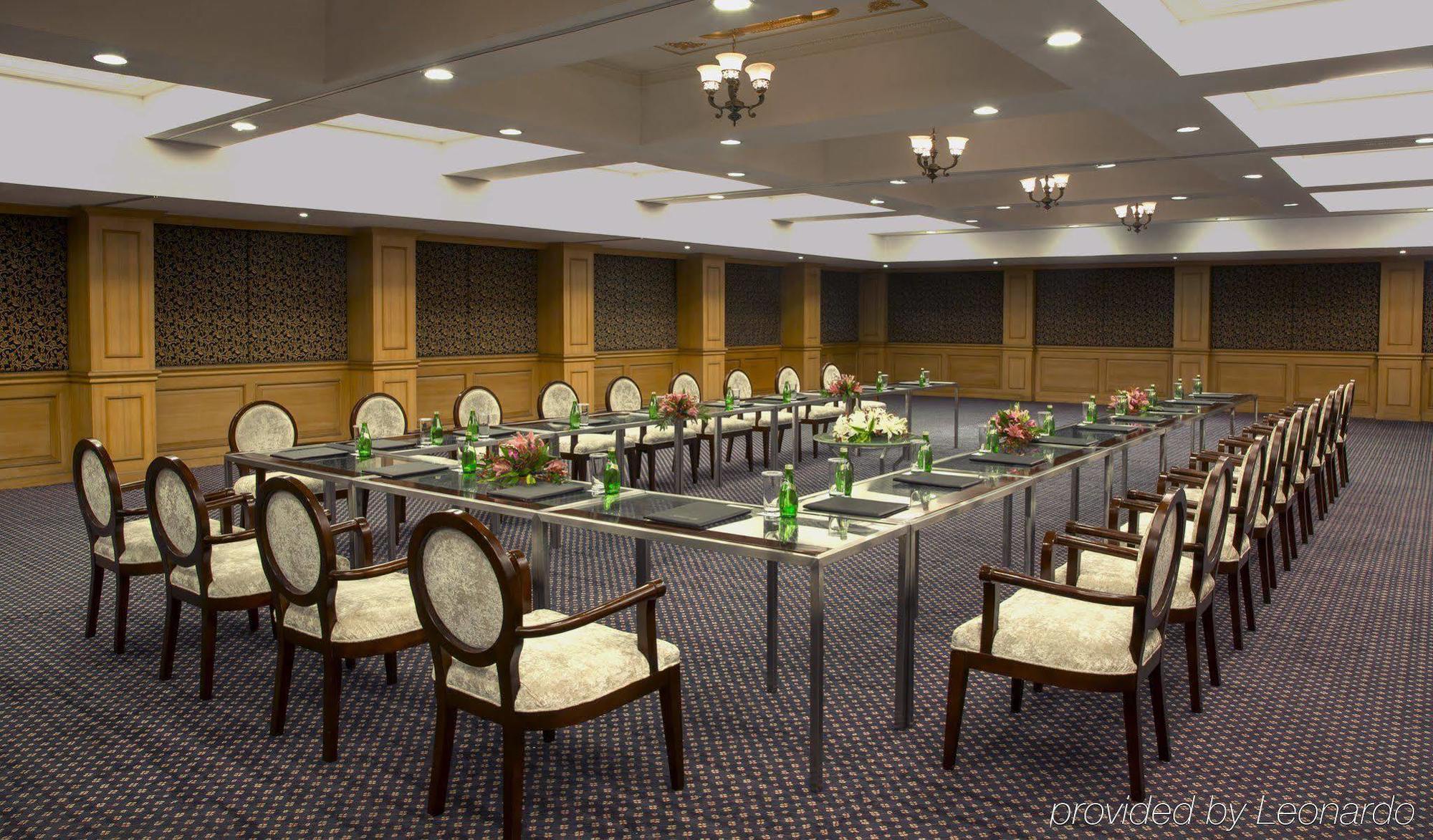 Hotel Radisson Blu Kochi Exterior foto Meeting room