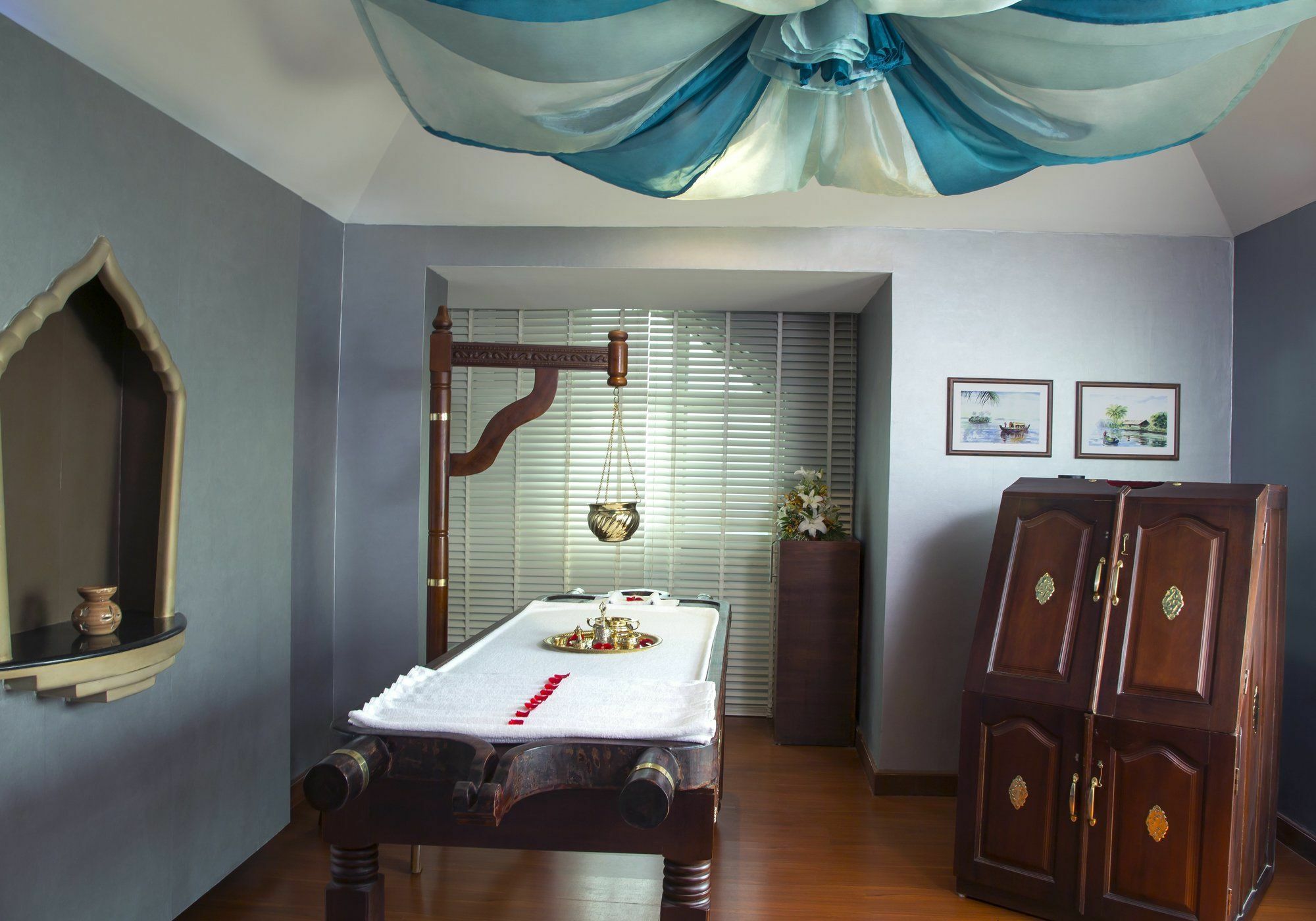 Hotel Radisson Blu Kochi Exterior foto Ayurvedic treatment room