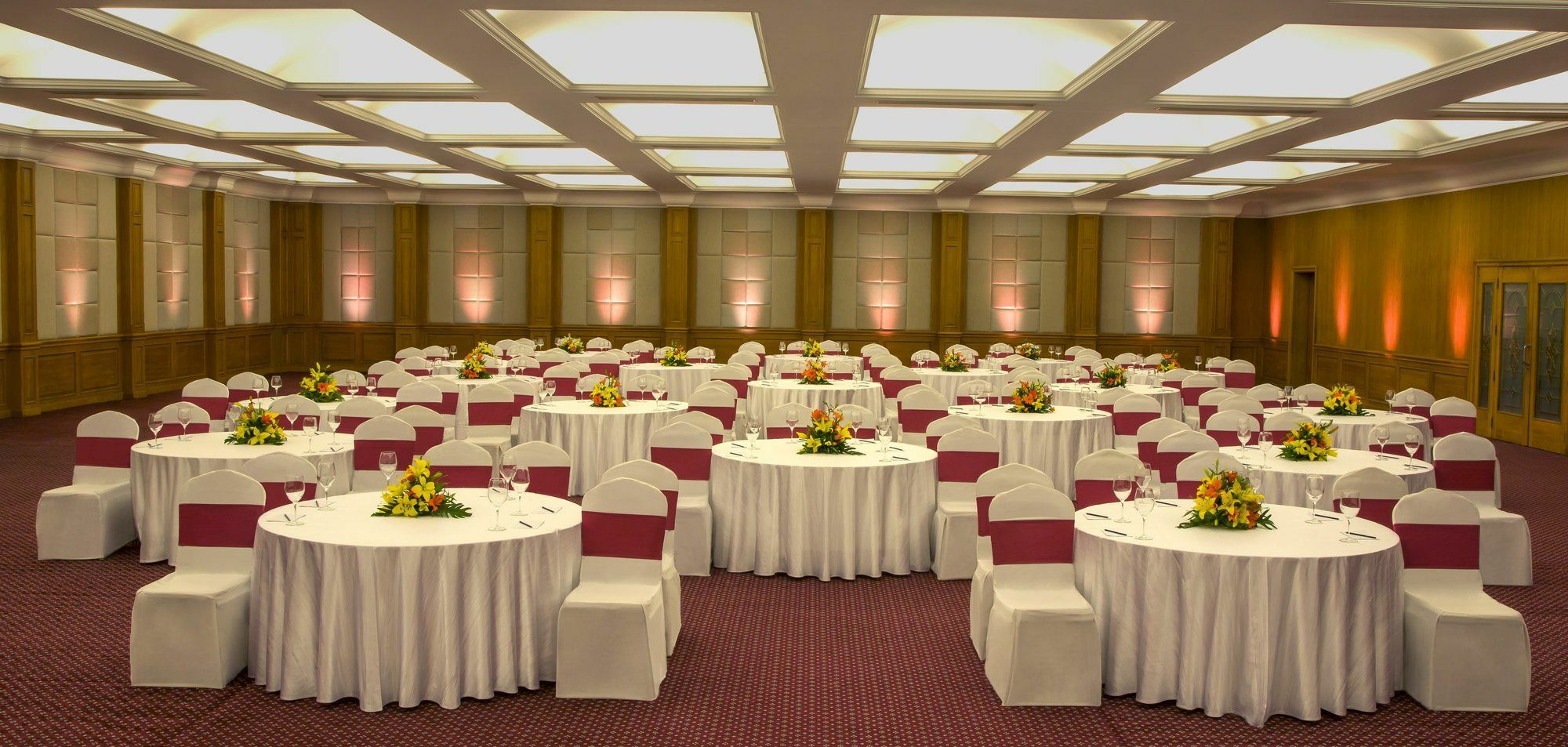 Hotel Radisson Blu Kochi Exterior foto The Grand Ballroom